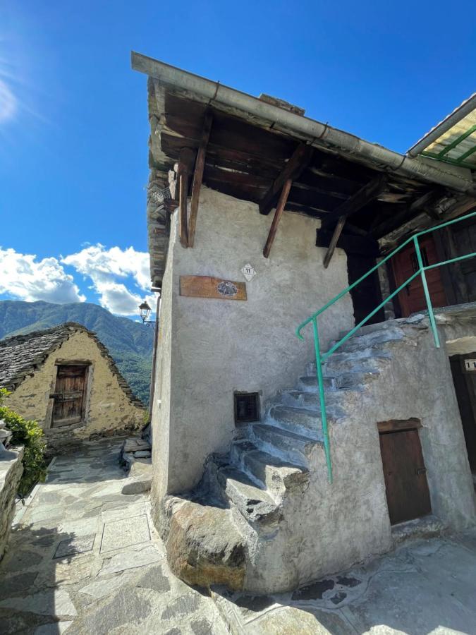 多莫多索拉Casa Vacanze La Carbunera别墅 外观 照片